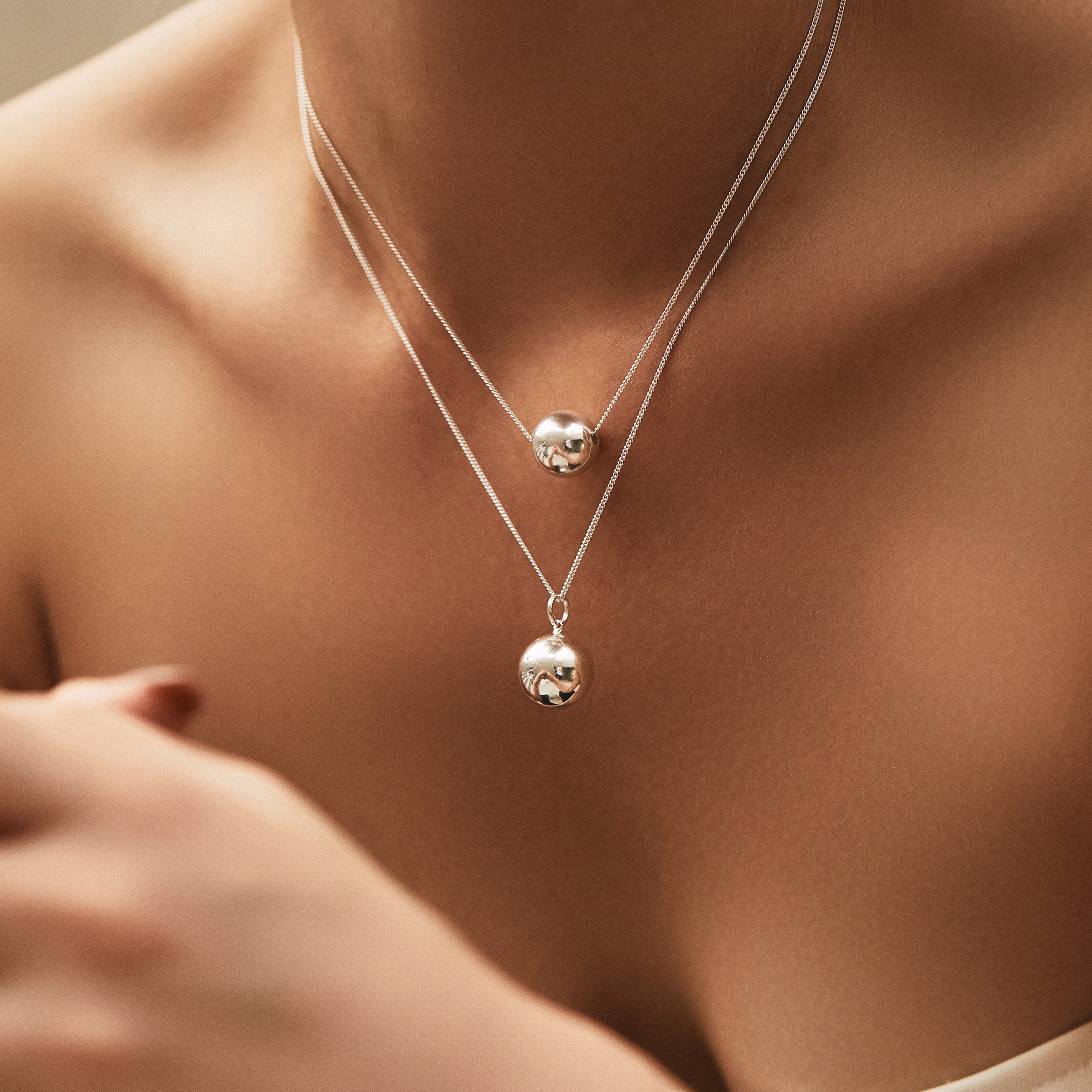 silver ball pendant chain