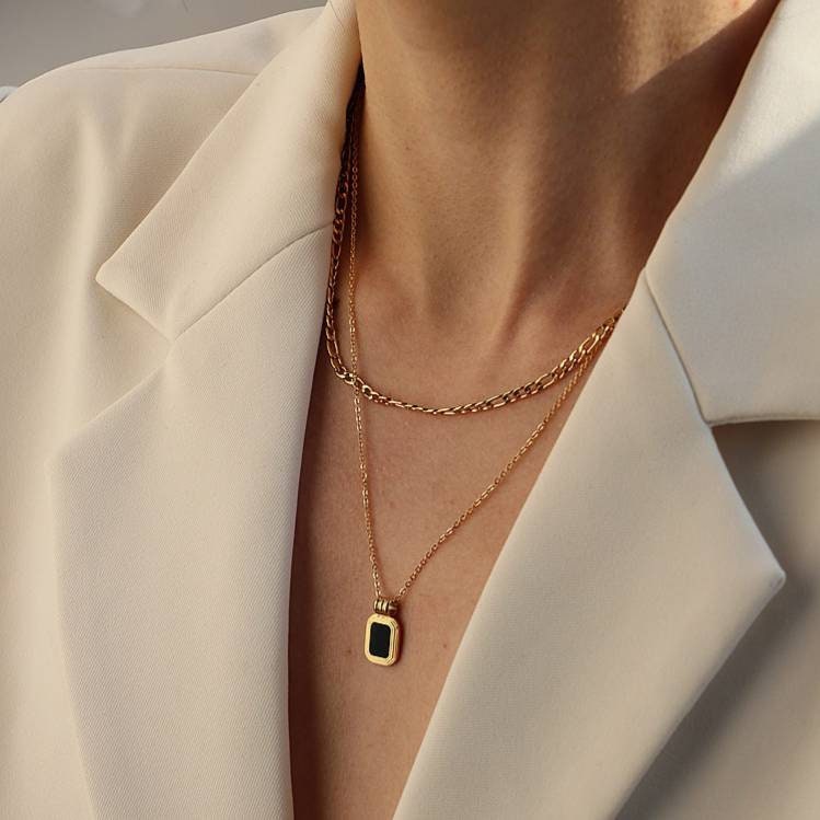 onyx gold necklace