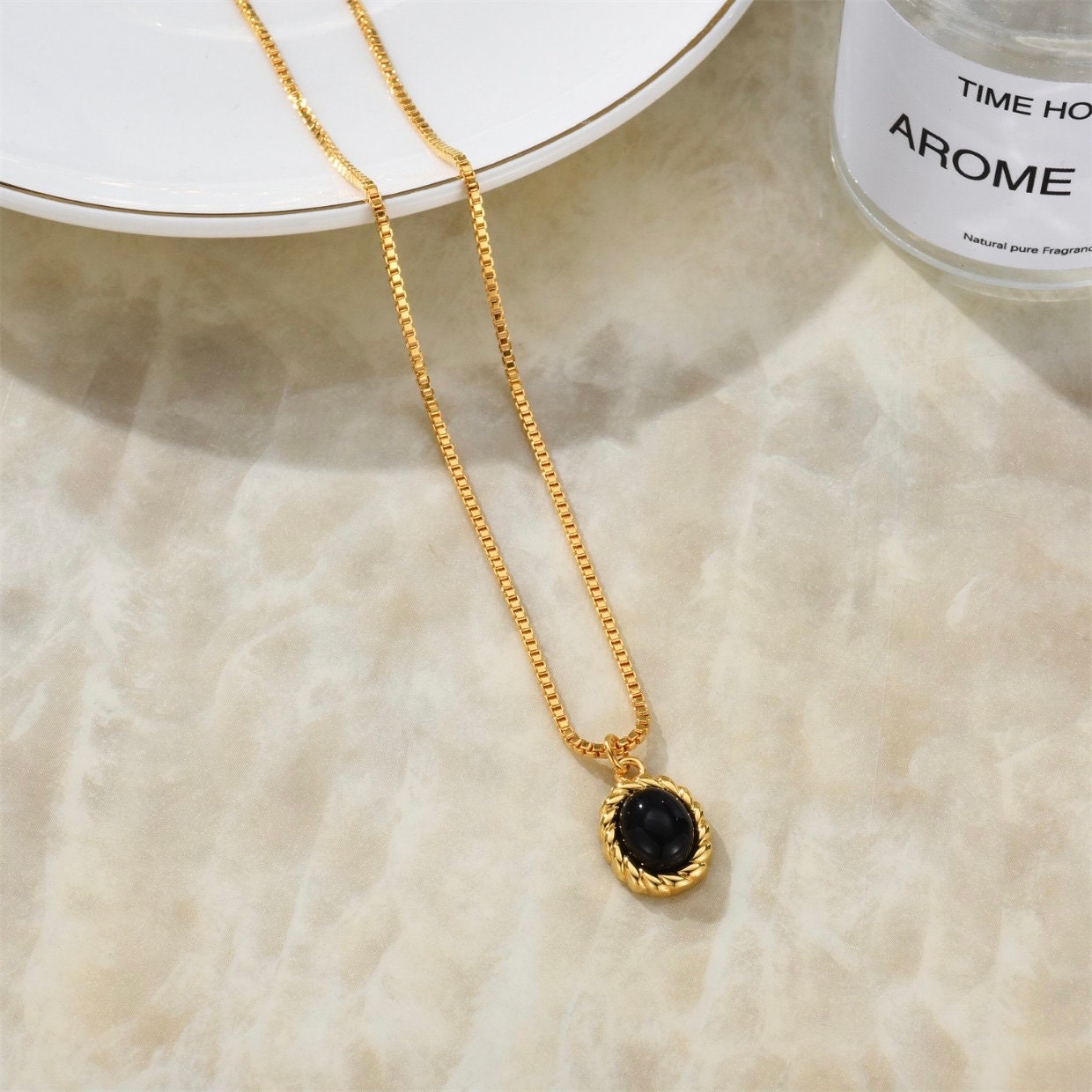 onyx gold necklace