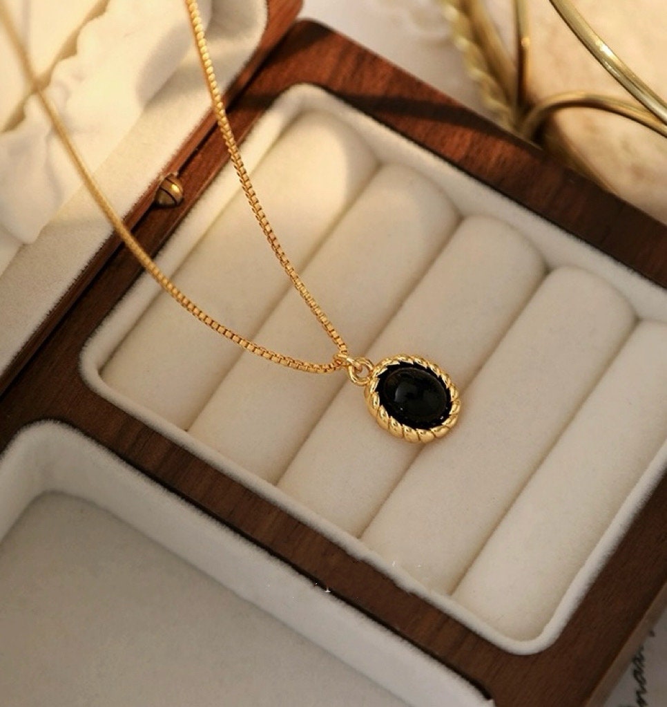 Gold onyx necklace