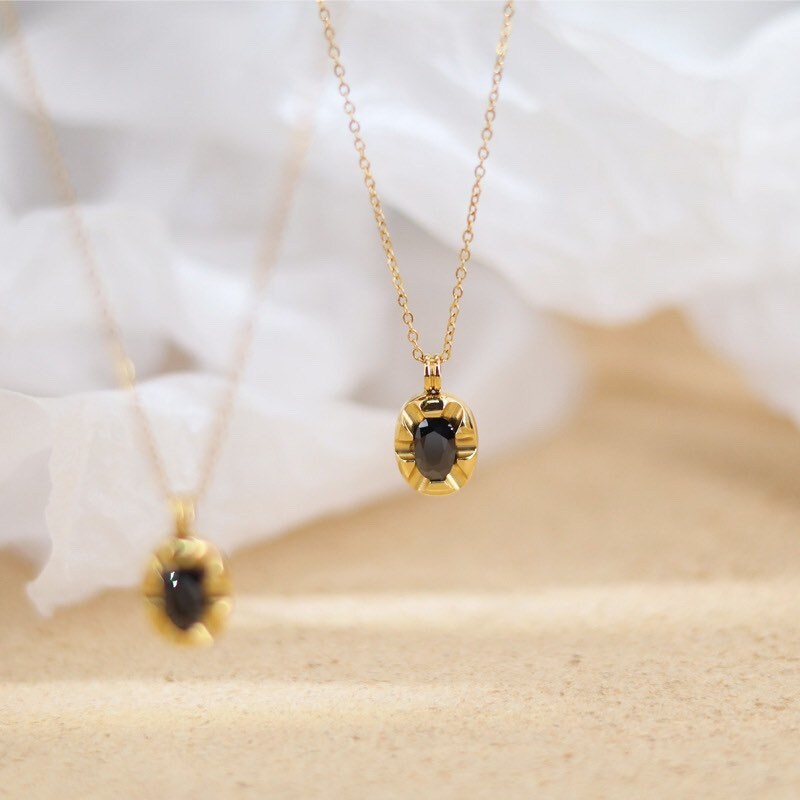 onyx gold necklace